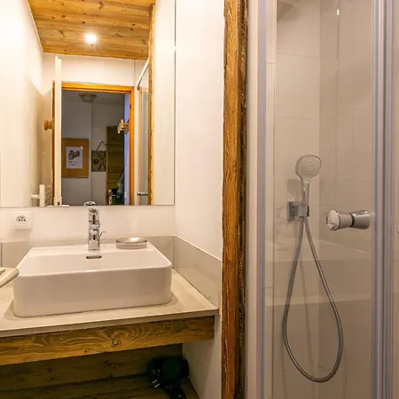 Avec Wifi Et Parking, Au Pied Des Pistes Et Au Coeur De - Fr-1-694-207 Apartment